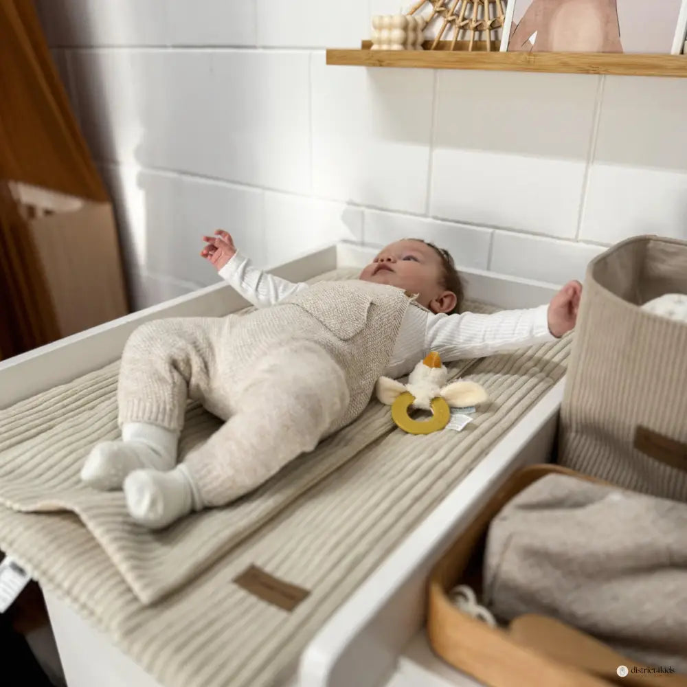 Wickelauflage Cord mit Unterlage – natürlich & kuschelig für dein Baby