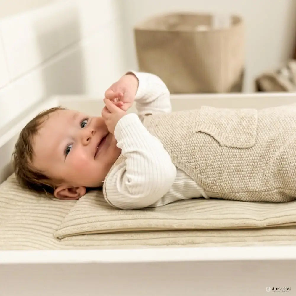 Wickelauflage Cord mit Unterlage – natürlich & kuschelig für dein Baby