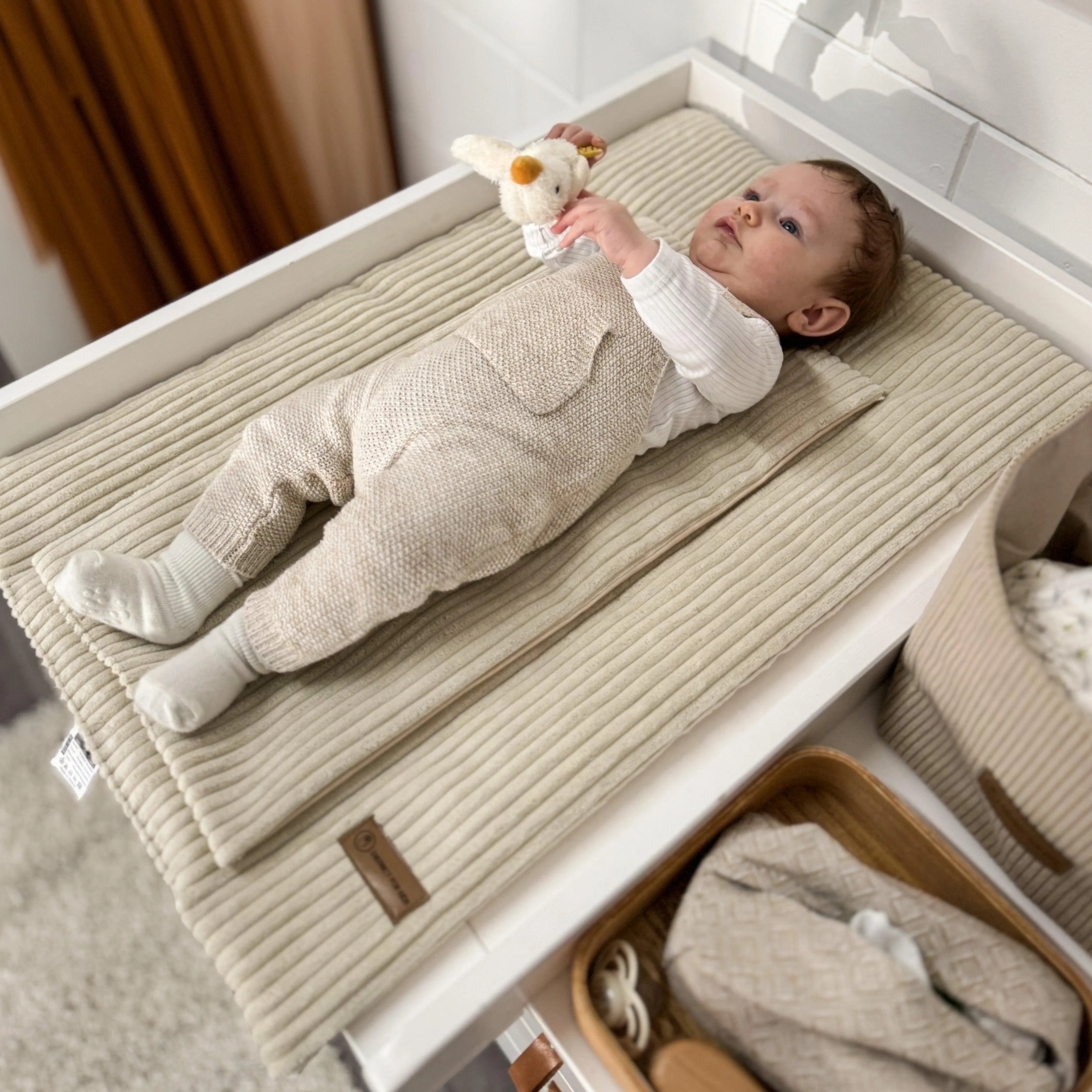 Wickelauflage Cord mit Unterlage – natürlich & kuschelig für dein Baby