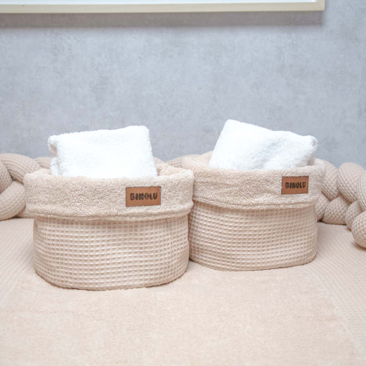 Zwei Utensilos für den Wickeltisch für mehr Ordnung von Binolu in Uni hellbeige