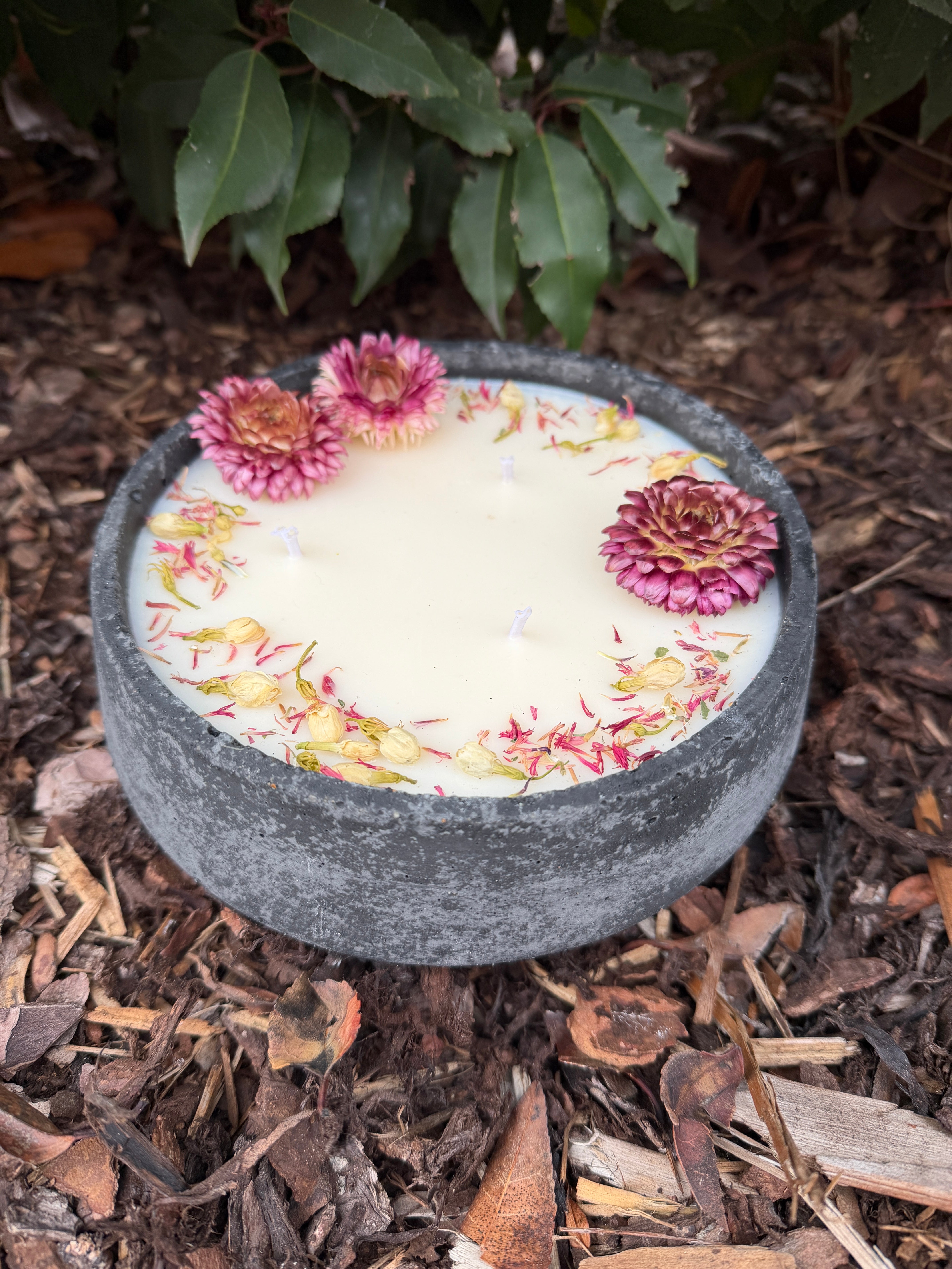 XL Betonkerze "Big Bloom" | 3-Docht & Blüten | 18cm | Handgegossen