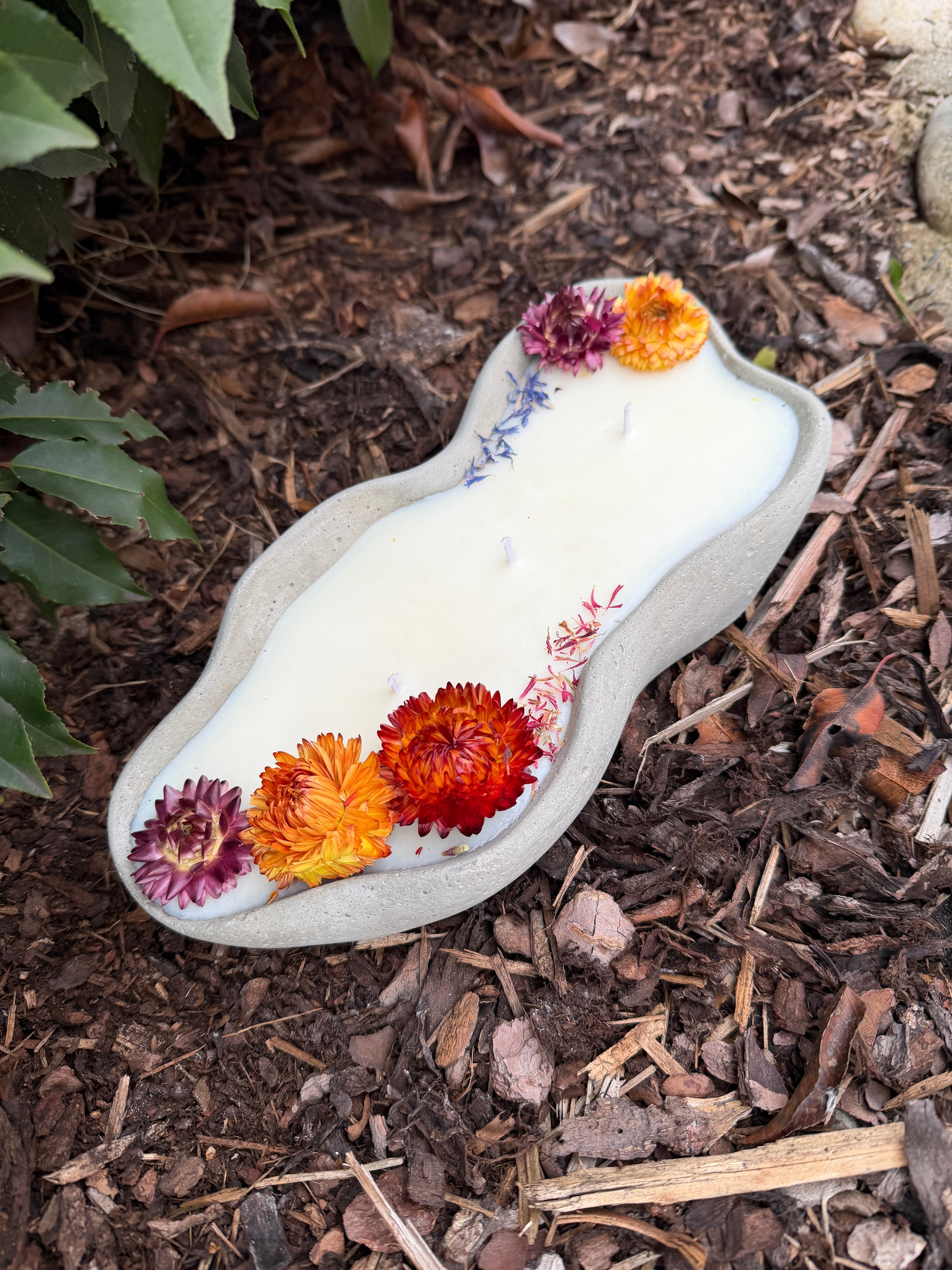 Design-Betonkerze "Wave" | Flower Edition | 3-Docht & Bunt