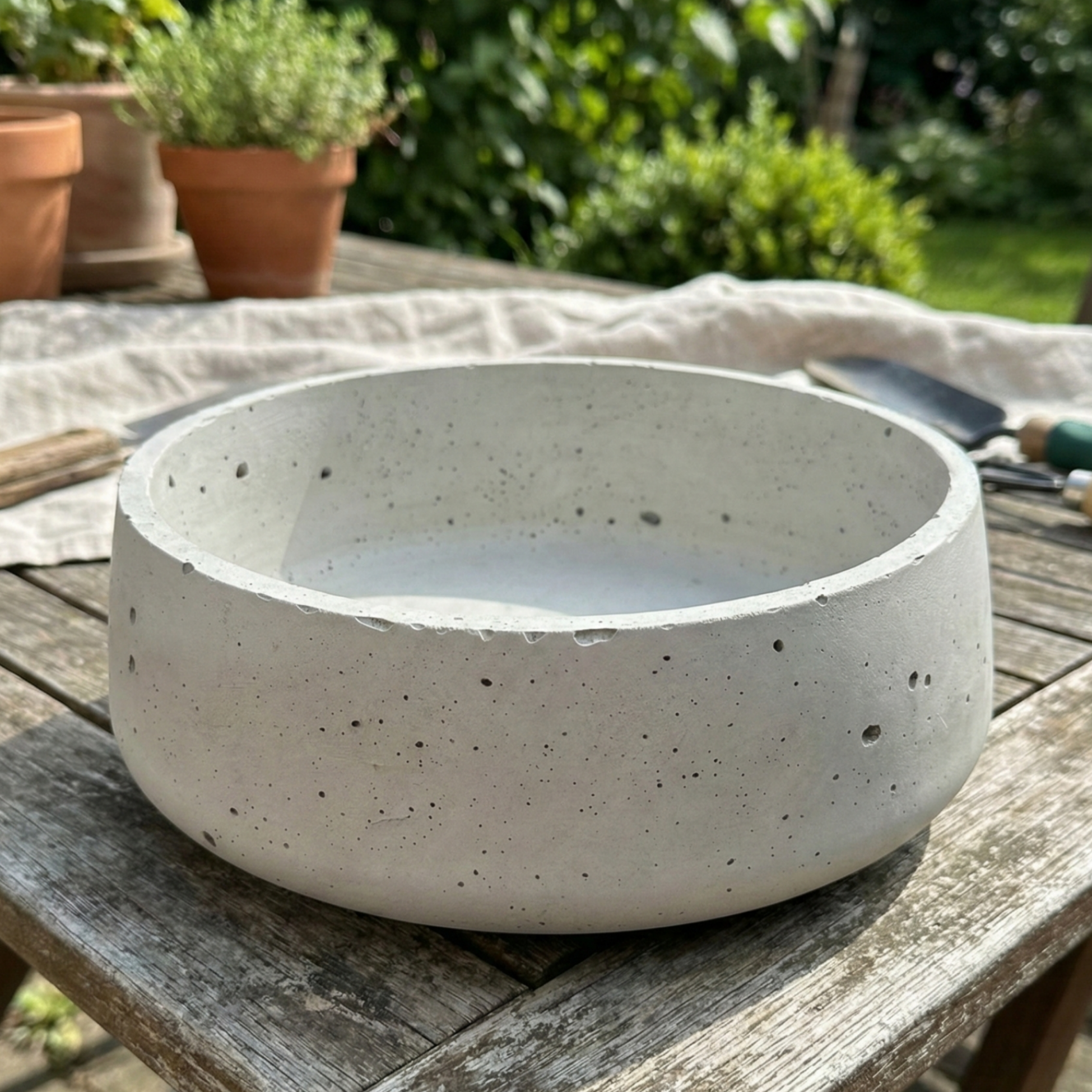 Betonschale "Schwarzwald-Massiv" | Rund & Handgegossen (18cm)