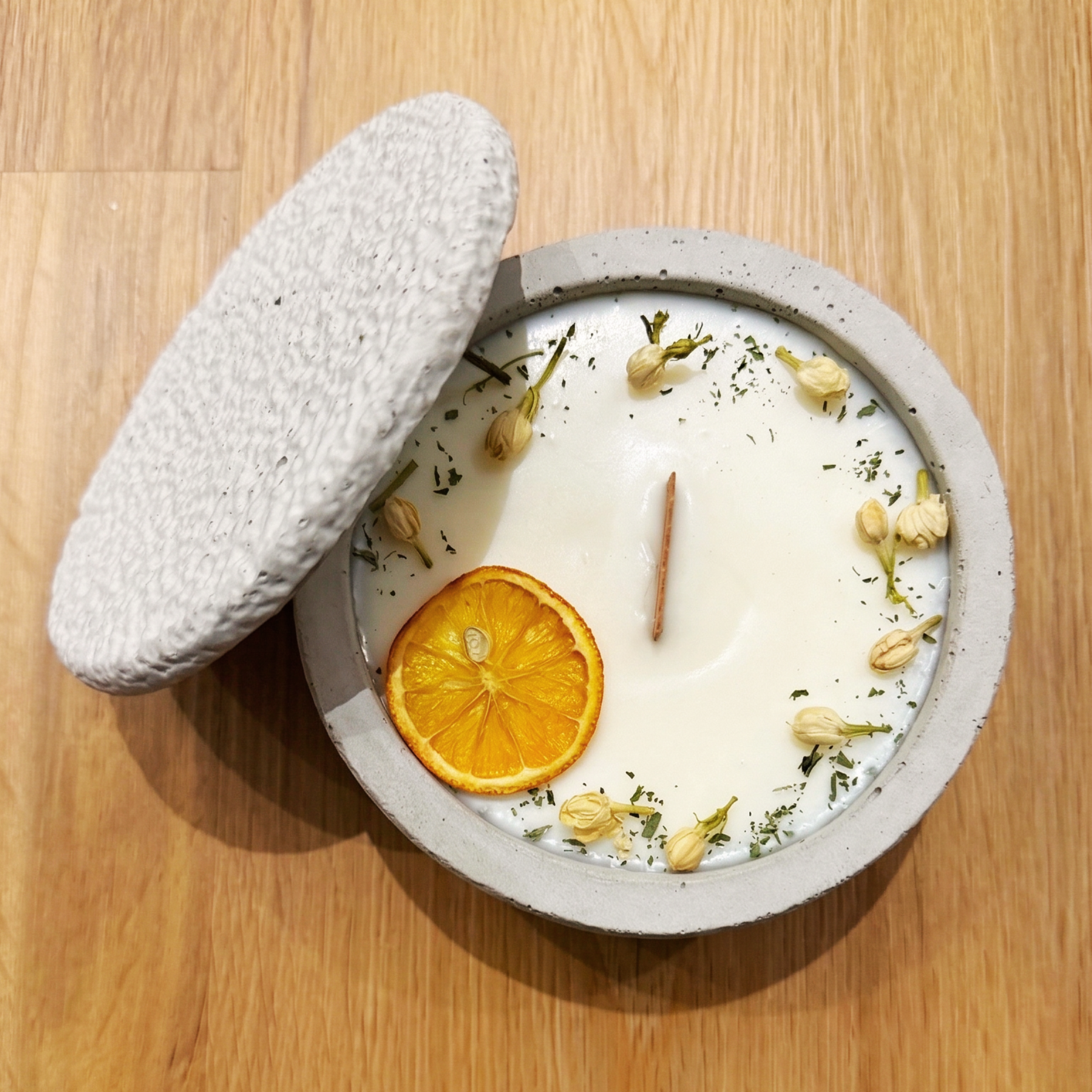 Betonkerze mit Deckel & Holzdocht | Citronella Duft | 285g Sojawachs