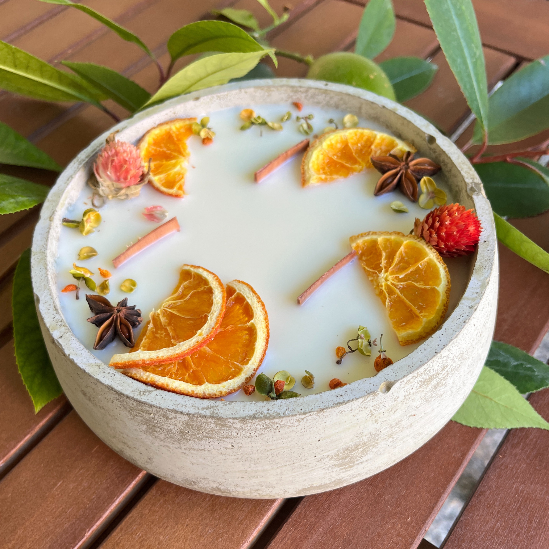 Große Outdoor Citronella-Betonkerze „Big Grey | Mugge Schreck“