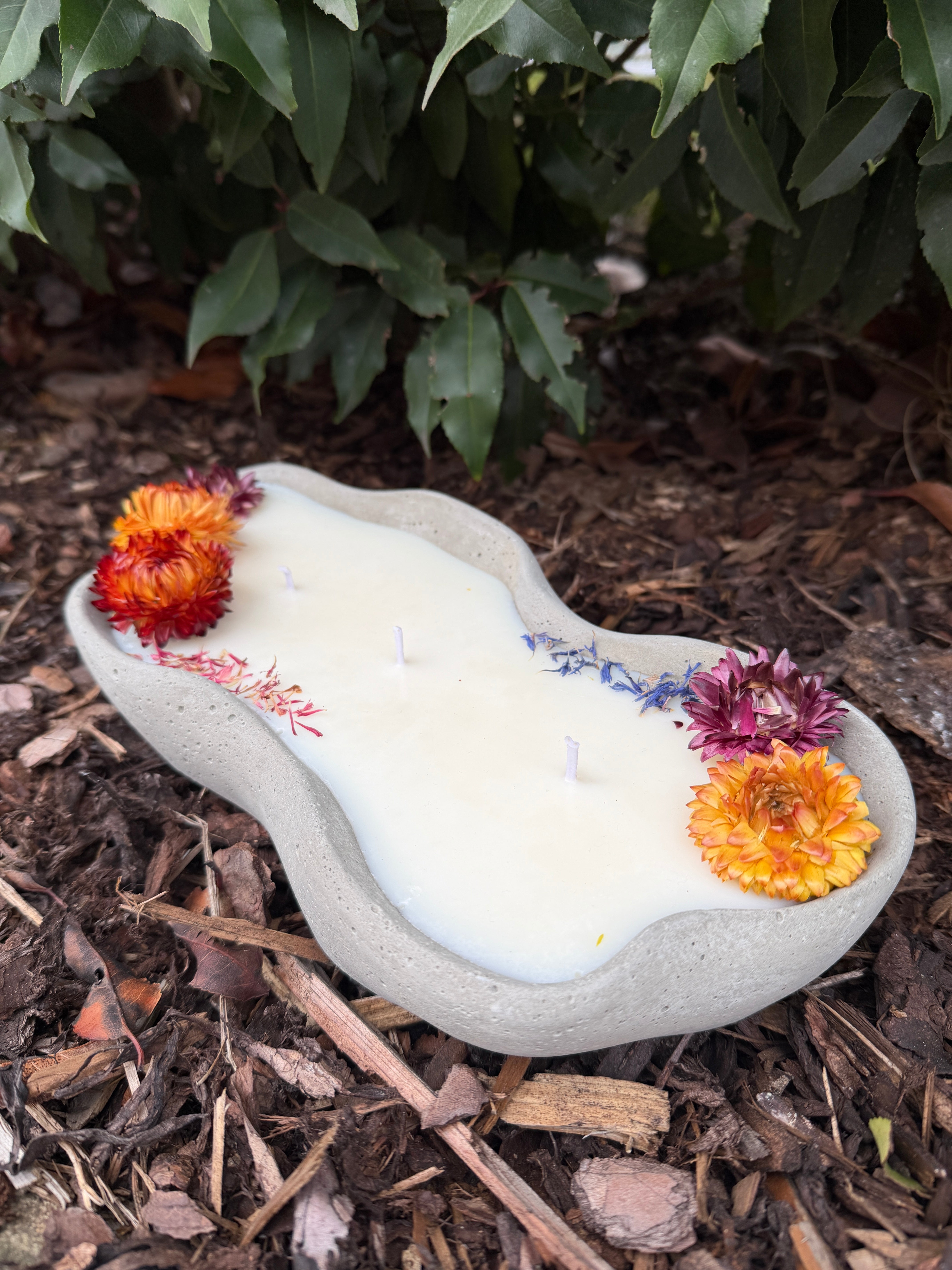 Design-Betonkerze "Wave" | Flower Edition | 3-Docht & Bunt